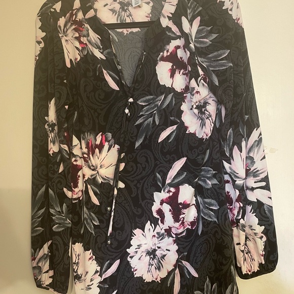 White House Black Market Tops - Flower tunic top